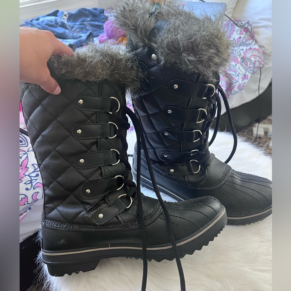 Sorel Black Winter Boots with Fur